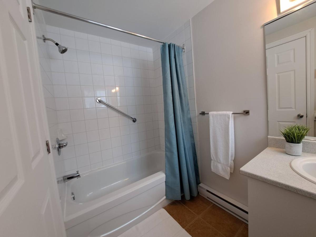 Apartamento Habitations Zenith Sainte-Anne-de-Beaupré Exterior foto