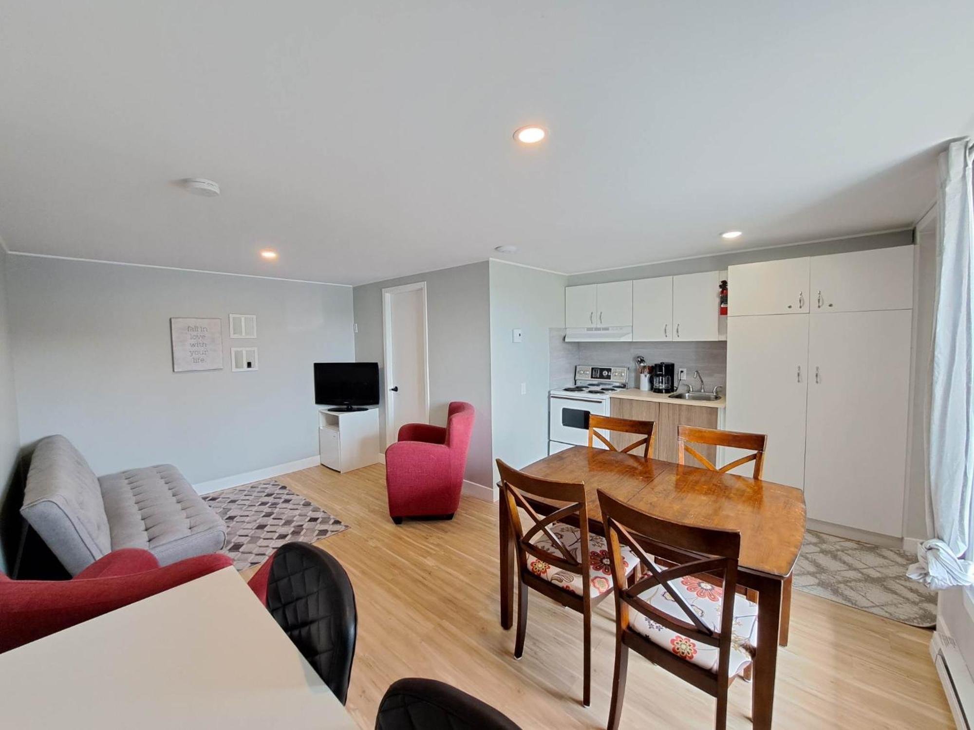 Apartamento Habitations Zenith Sainte-Anne-de-Beaupré Exterior foto